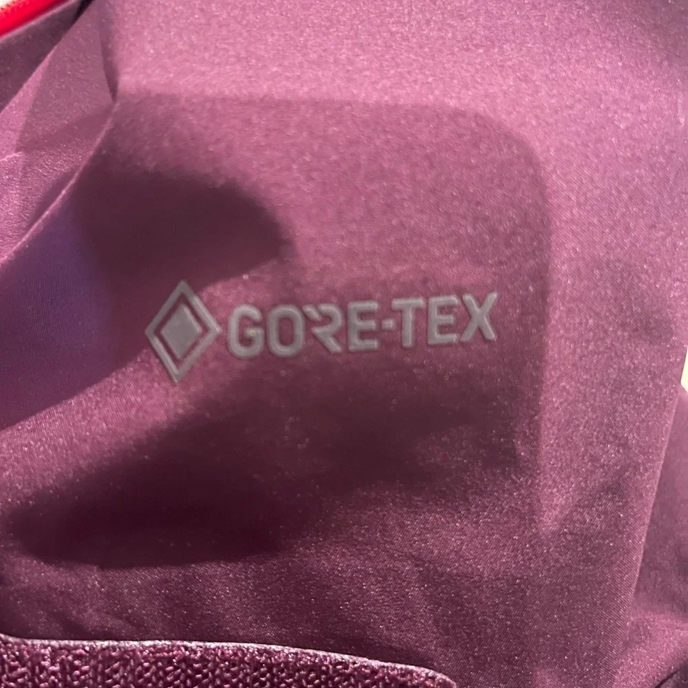 Patagonia Women’s XL Rain Jacket Goretex - Picture 7 of 7